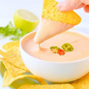 VEGAN NACHO CHEESE SAUCE KETO + PALEO, with Nutritional yeast, macadamia nuts and spices. #vegannachocheesesauce #vegancheese #vegansauce #veganketo #ketovegan #veganpaleo #paleovegan #veganrecipes #esyvegan #healthyvegan