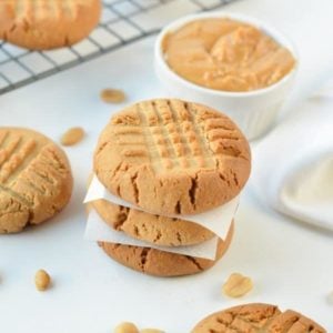 3 INGREDIENTS VEGAN PEANUT BUTTER COOKIES #vegancookies #peanutbuttercookies #3ingredients #vegan #veganbaking #vegarecipes #easy #healthy #glutenfree #cookies