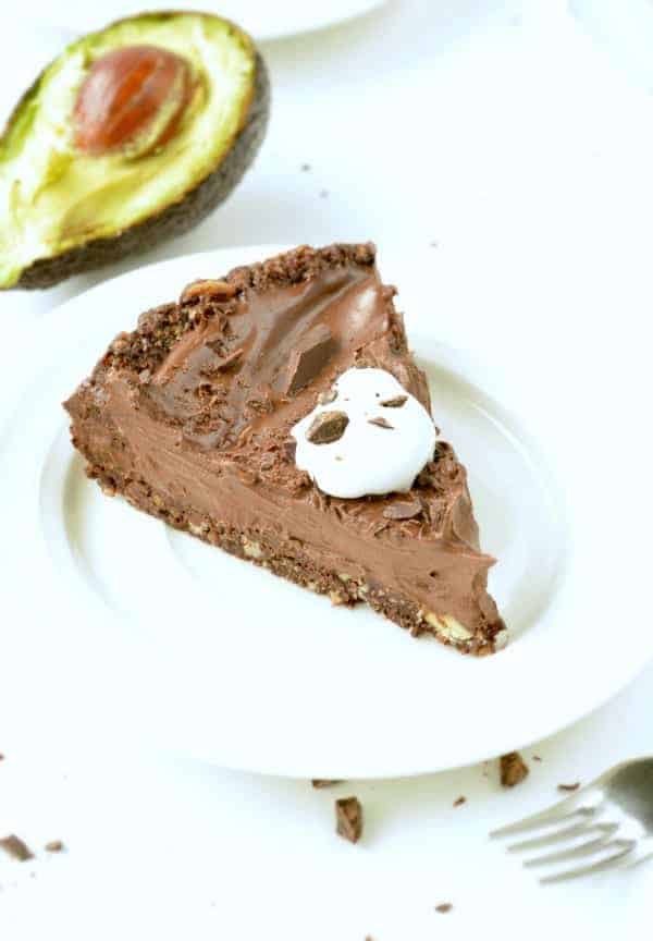NO BAKE CHOCOLATE AVOCADO PIE Vegan, gluten free #easy #healty #nobake #pie #chocolate #vegan #avocado #paleo #grainfree #tart #mousse #cream #vegandesserts