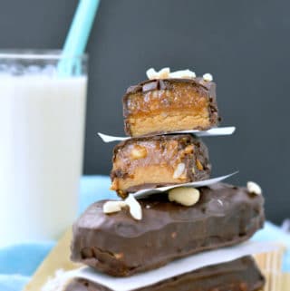 Healthy Snickers candy bars No Bake #snickerscanybars #healthysnickers #healthybars #healthy #vegansnickers #vegan #raw #nobake #homemadesnickers #vegandesserts #veganrawdesserts #vegansnacks #desserts #cleantreats