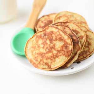 3-ingredient Baby Banana Pancakes (Egg-free, Dairy-free)