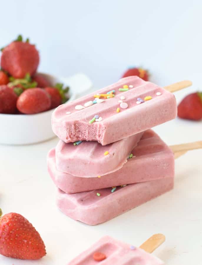 strawberry banana popsicles with yoghurt