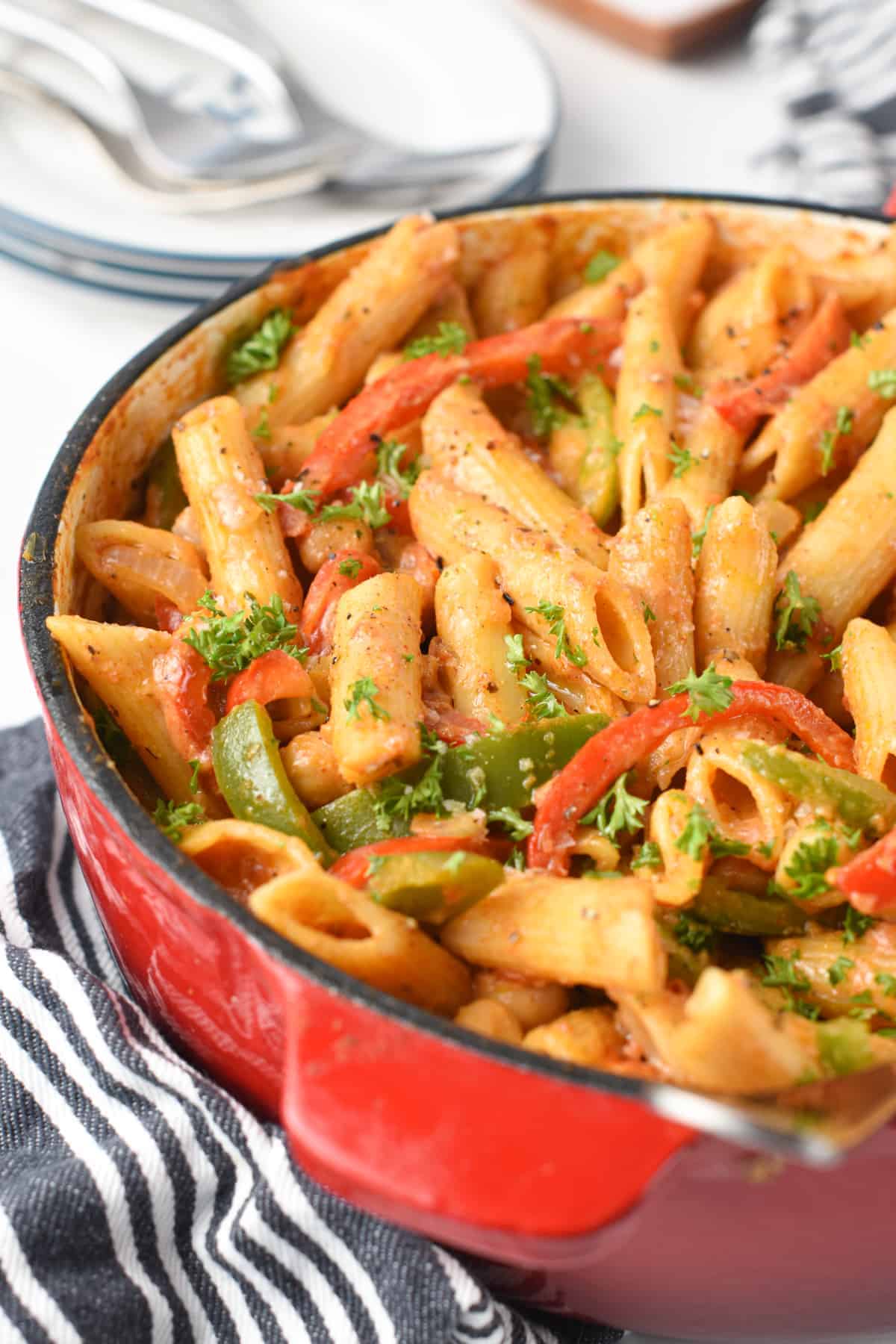 Vegan Cajun Pasta in a large pan.