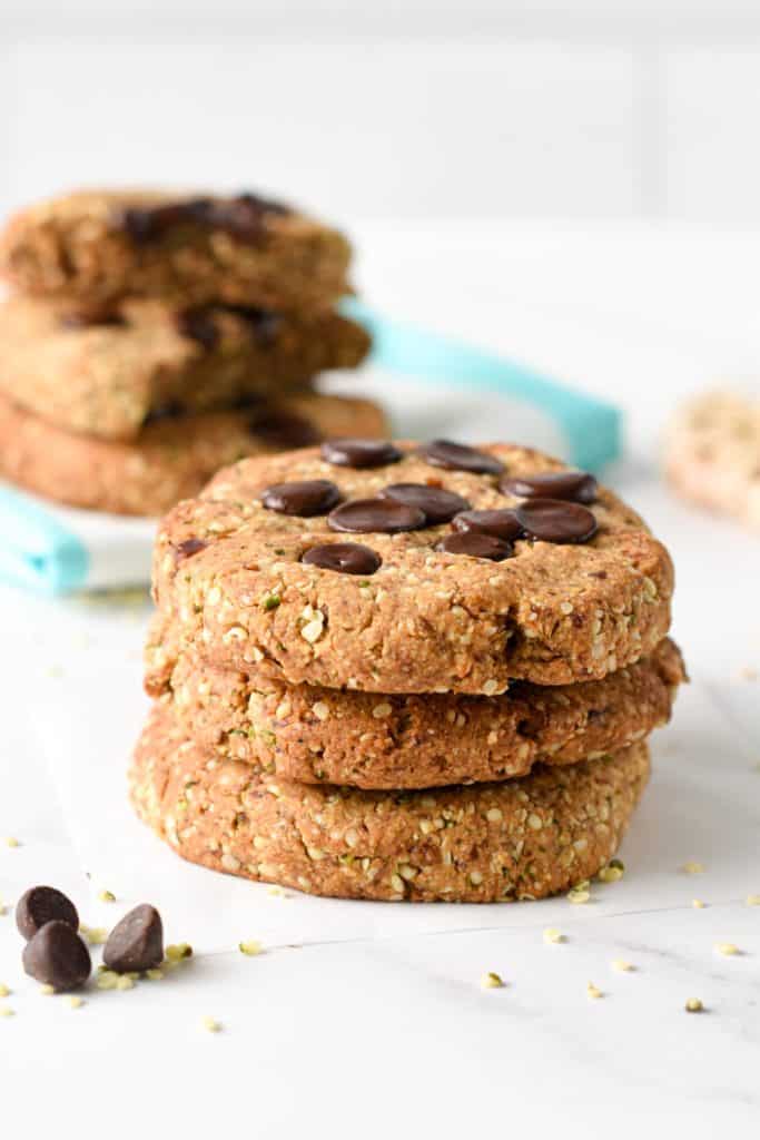 Easy, soft, chewy hemp heart cookies with peanut butter and naturally sweetened with Medjool dates. A healthy vegan protein cookie recipe 100% refined sugar-free and gluten-free.