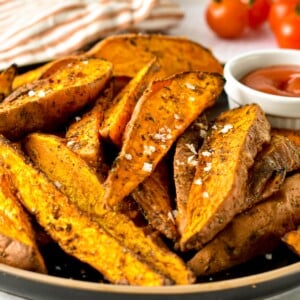 These Air Fryer Sweet Potato Wedges are easy, healthy and crispy wedges of orange sweet potatoes, perfect as a quick healthy side dish.