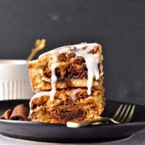 This Vegan Coffee Cake is a moist, buttery vanilla cake filled with a sweet cinnamon sugar and topped with a crunchy walnuts cinnamon streusel. It’s the perfect week-end breakfast cake to bring all the family around the table.