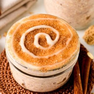 This Cinnamon Roll Overnight Oat is the most creamy, refreshing breakfast oatmeal recipe with all your favorite flavors of cinnamon rolls. If you love dessert for breakfast, this healthy breakfast is sure to impress.