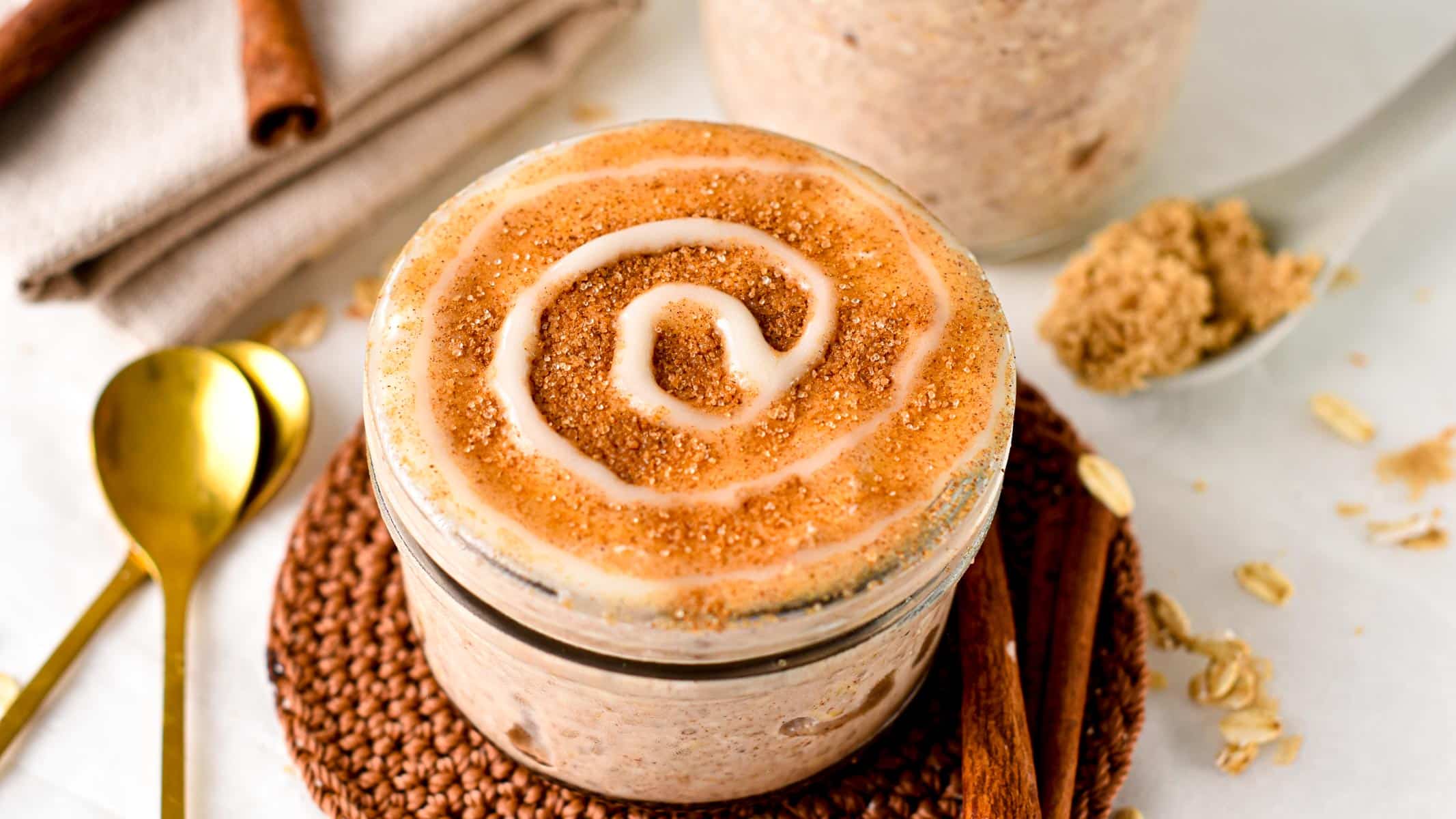 This Cinnamon Roll Overnight Oat is the most creamy, refreshing breakfast oatmeal recipe with all your favorite flavors of cinnamon rolls. If you love dessert for breakfast, this healthy breakfast is sure to impress.