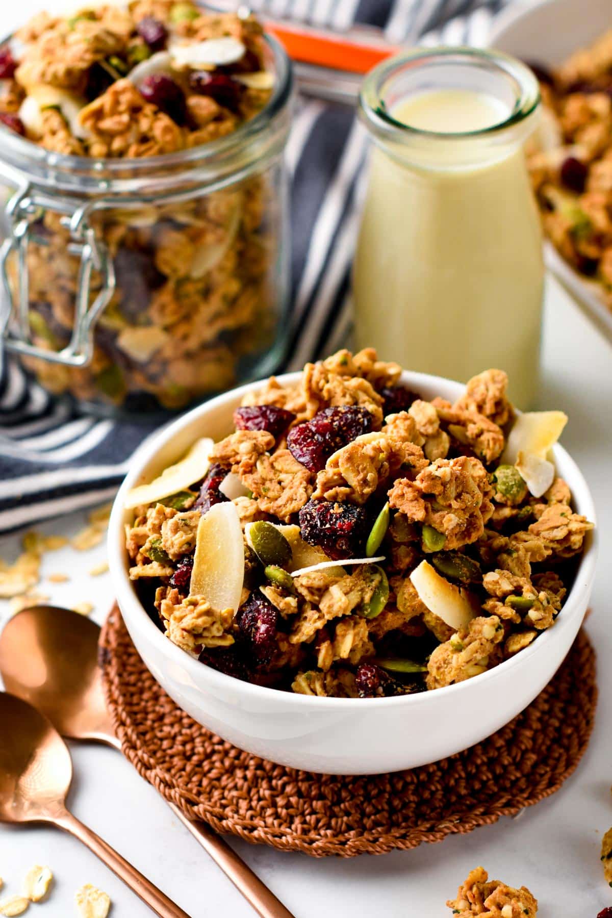 This homemade high protein granola recipe is the most easy high protein breakfast cereal you will ever make! They are crunchy, sweet but also naturally vegan, nut-free and refined sugar-free.This homemade high protein granola recipe is the most easy high protein breakfast cereal you will ever make! They are crunchy, sweet but also naturally vegan, nut-free and refined sugar-free.