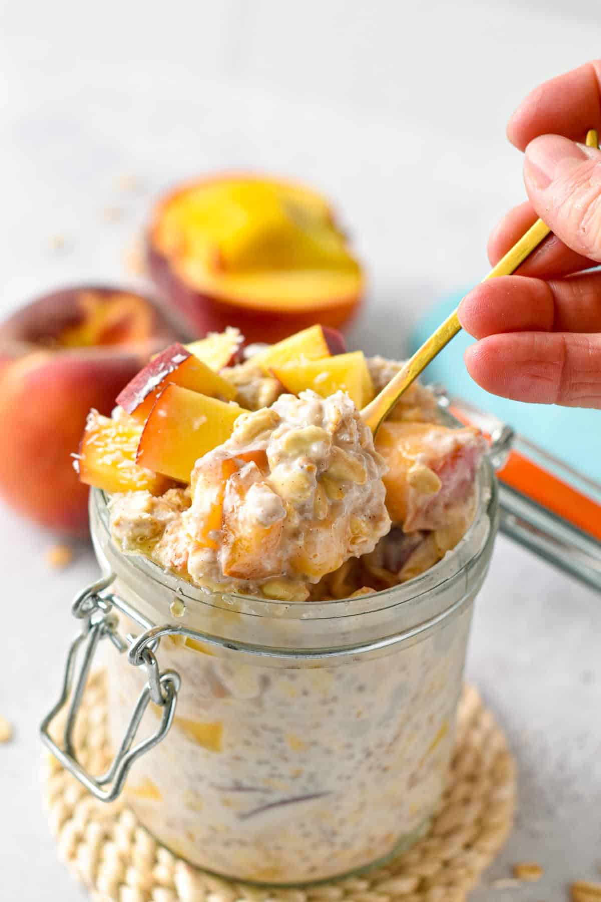  This Peach Overnights Oats recipe is a delicious creamy, refreshing healthy breakfast with fresh peaches. Plus, it's a naturally plant-based breakfast too with easy gluten-free option.