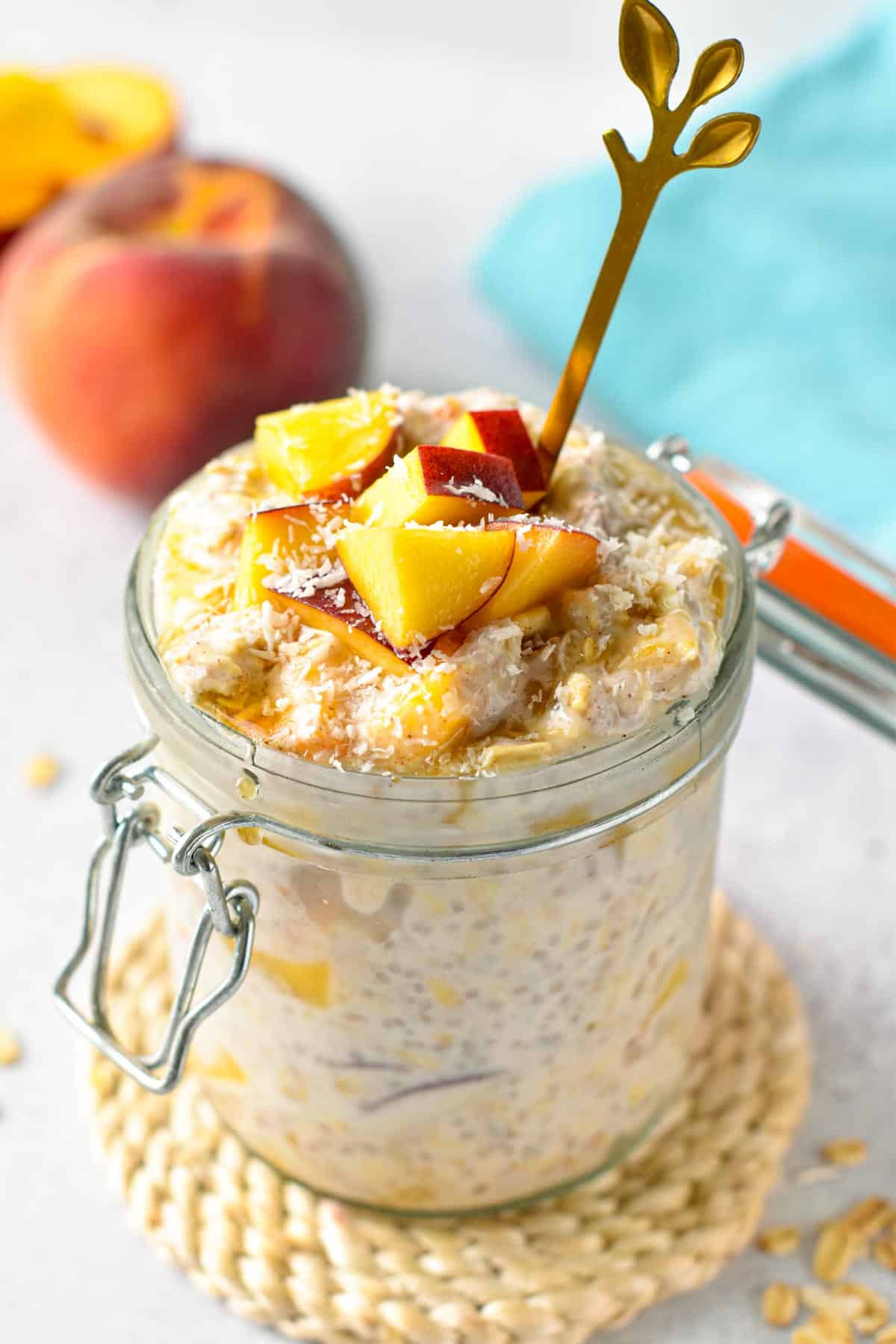  This Peach Overnights Oats recipe is a delicious creamy, refreshing healthy breakfast with fresh peaches. Plus, it's a naturally plant-based breakfast too with easy gluten-free option.