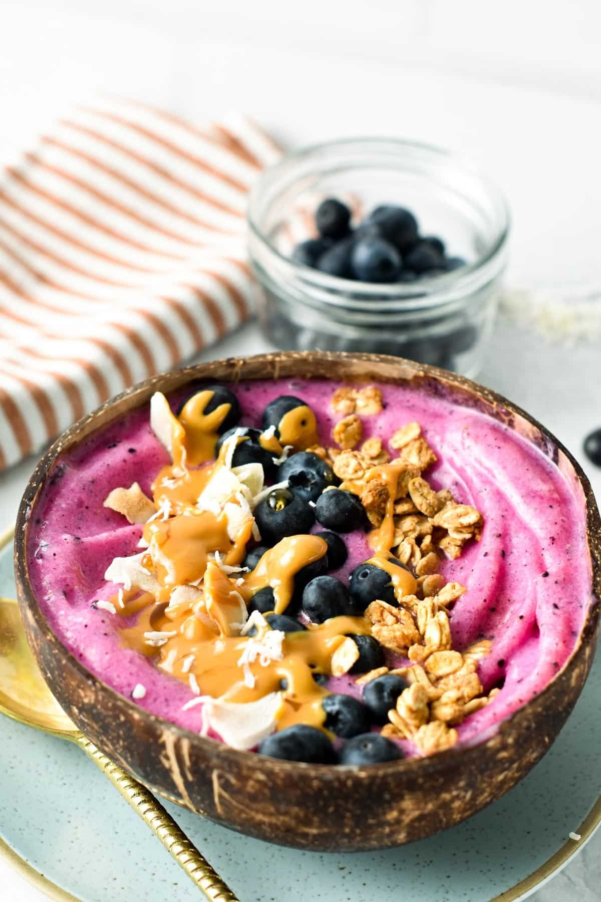 Pitaya bowl decorated and served in a coconut shell.