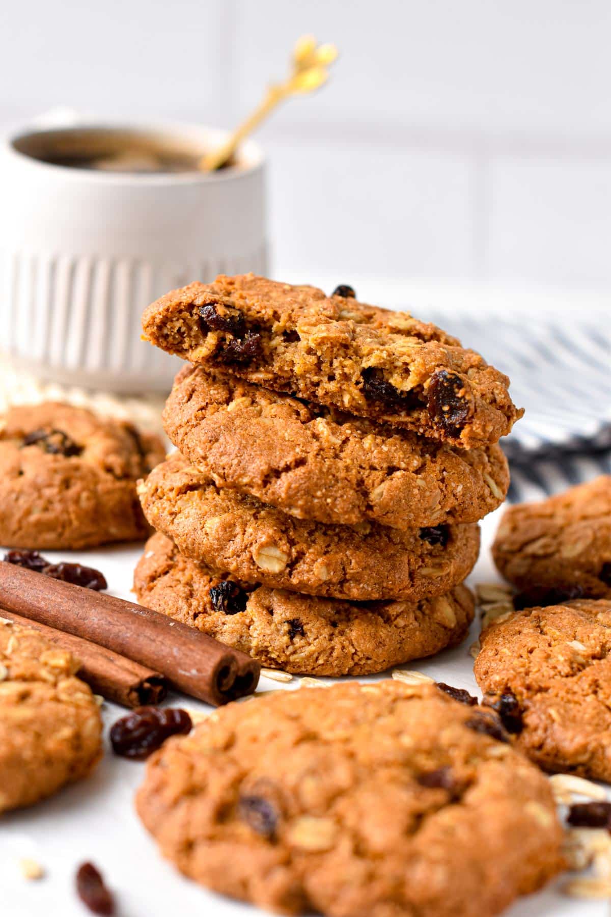 These Vegan Gluten Free Oatmeal Cookies are crispy, chewy vegan breakfast cookies made with naturally gluten-free ingredients. They are packed with fiber, proteins and a delicious way to starts your day.