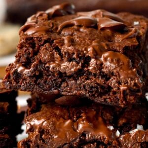 These Vegan Brownies recipes are tasty gooey brownies with a fudgy chocolate center and perfect crinkle on top.