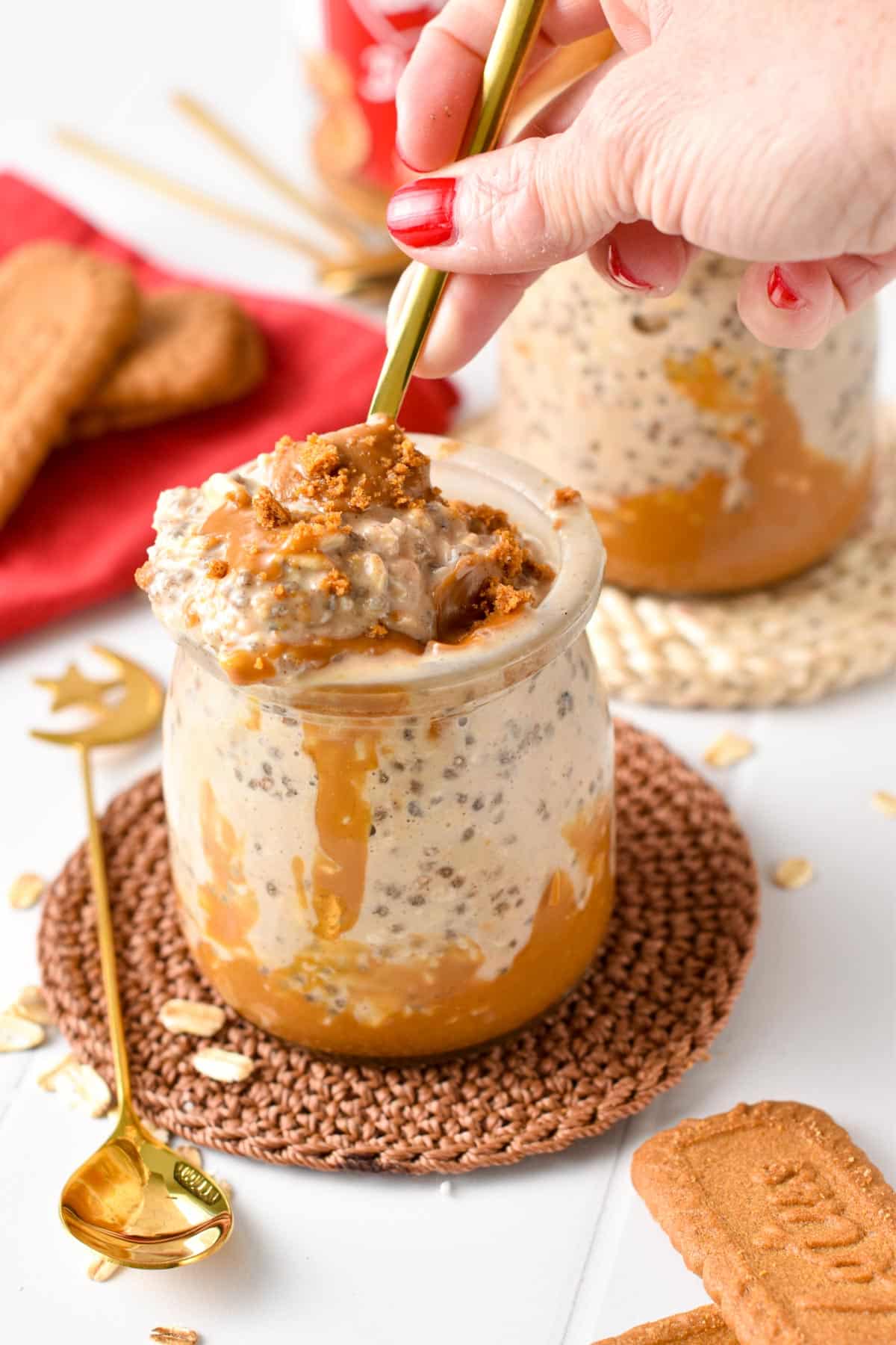 This Biscoff Overnight Oats recipe is the most deliciously creamy, cinnamon-flavored oats breakfast, If you love anything biscoff, from the spread to biscuits, this easy breakfast is for you.