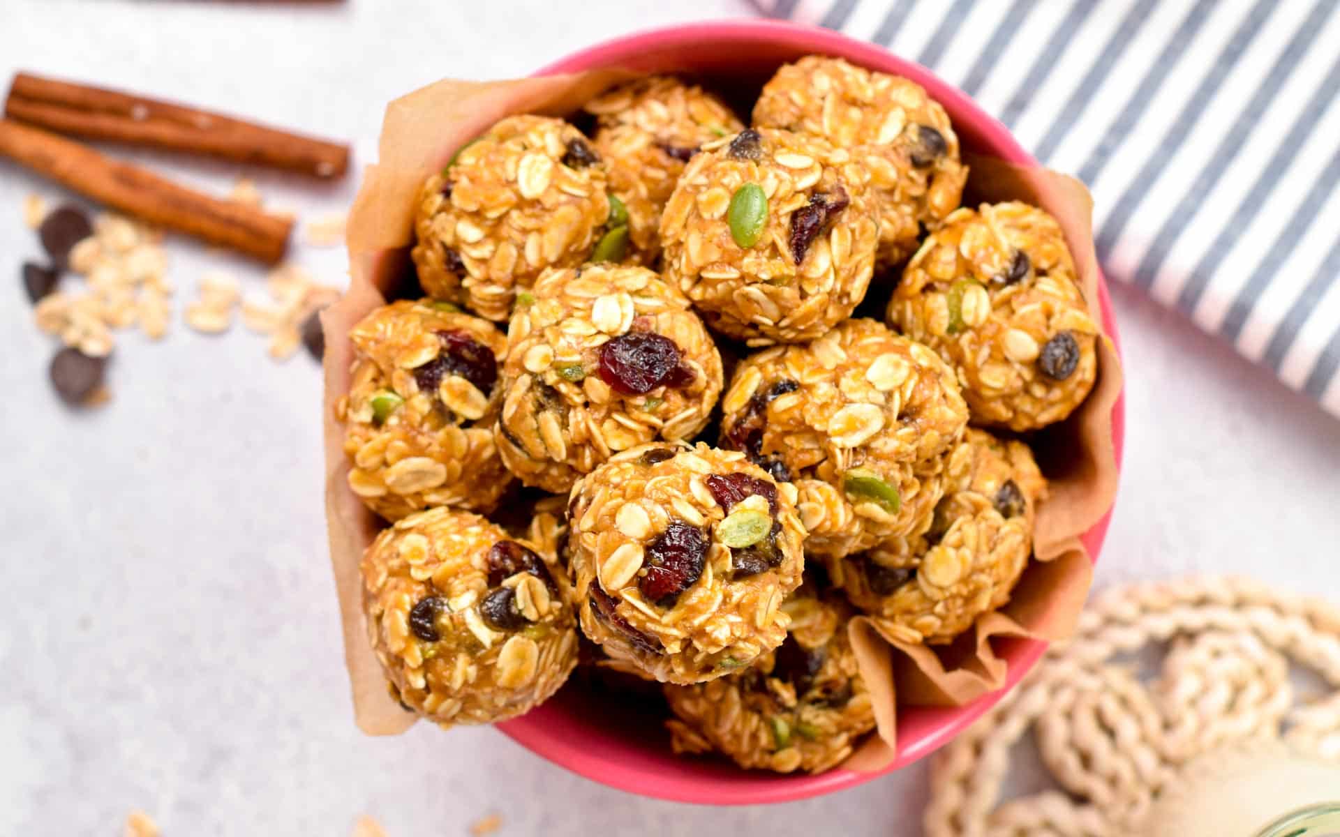 These Nut-Free Energy Balls are easy, healthy, and quick snacks to fix your sweet cravings and bring fiber and proteins to your day.