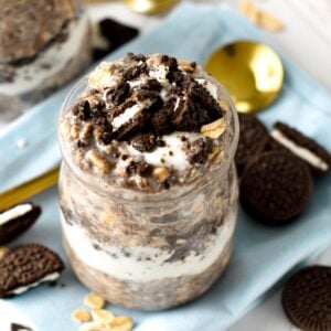 This Oreo Overnight Oats recipe is like having dessert for breakfast! It has all the healthy ingredients from the classic overnight oats recipe with a touch of Oreo cookies, just for fun and flavor.