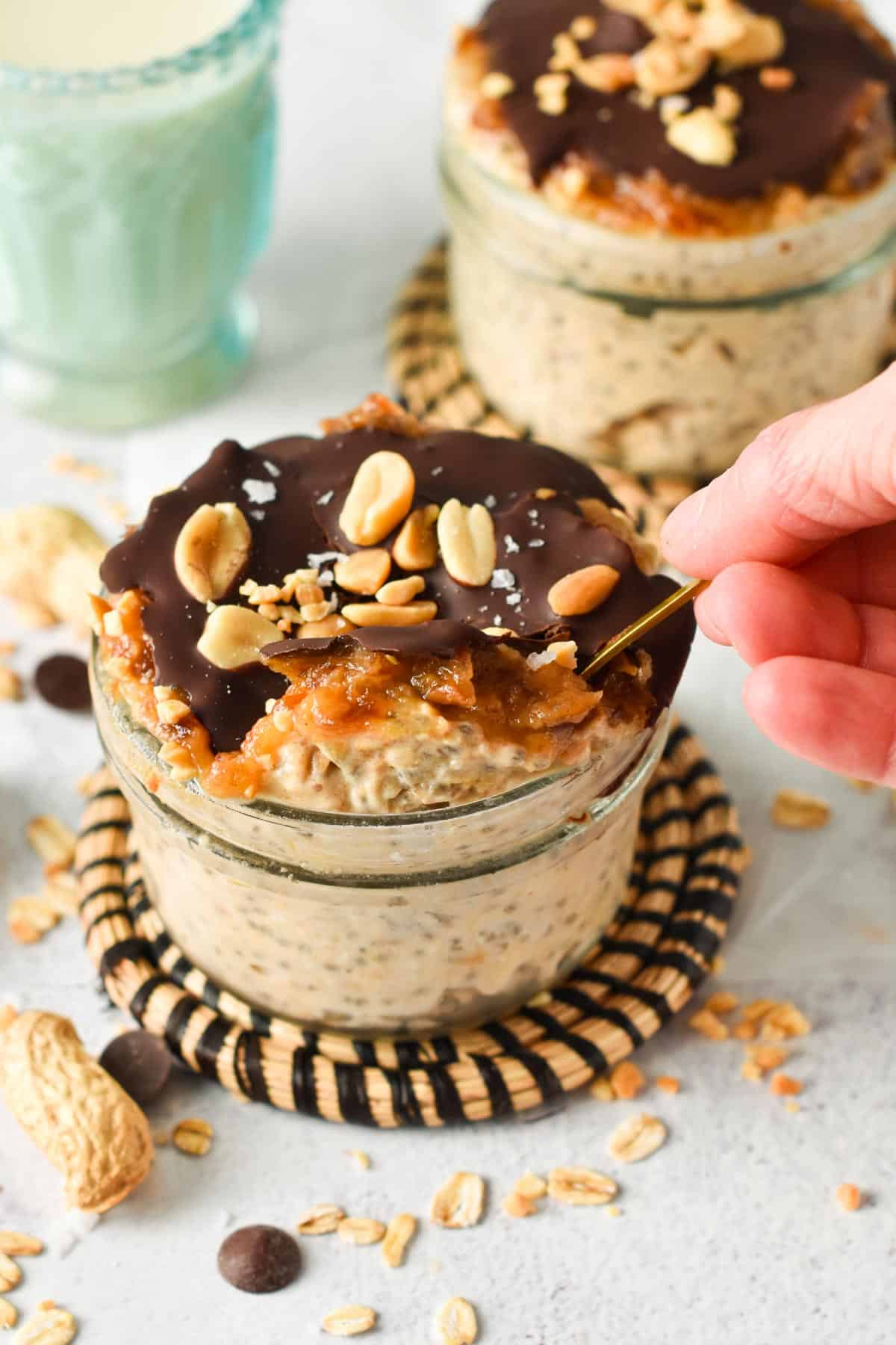 These Snickers Overnight are easy healthy breakfast with the most delicious snickers bars flavors. They are naturally bringing all snickers' flavors using wholesome ingredients like dates, peanut butter and dark chocolate.