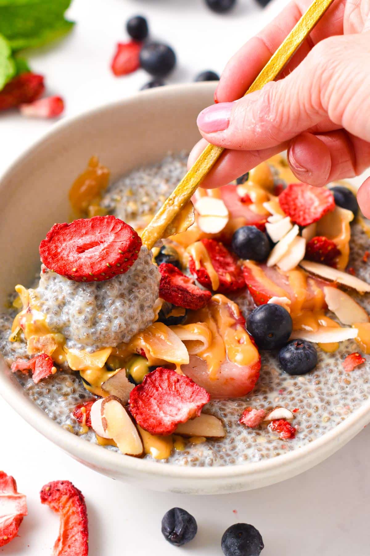 This Warm Chia Pudding is a quick and easy, healthy breakfast made with just 3 ingredients and packed with fibers and proteins. If you love overnight chia pudding, this warm cozy version doesn't require too long to make.