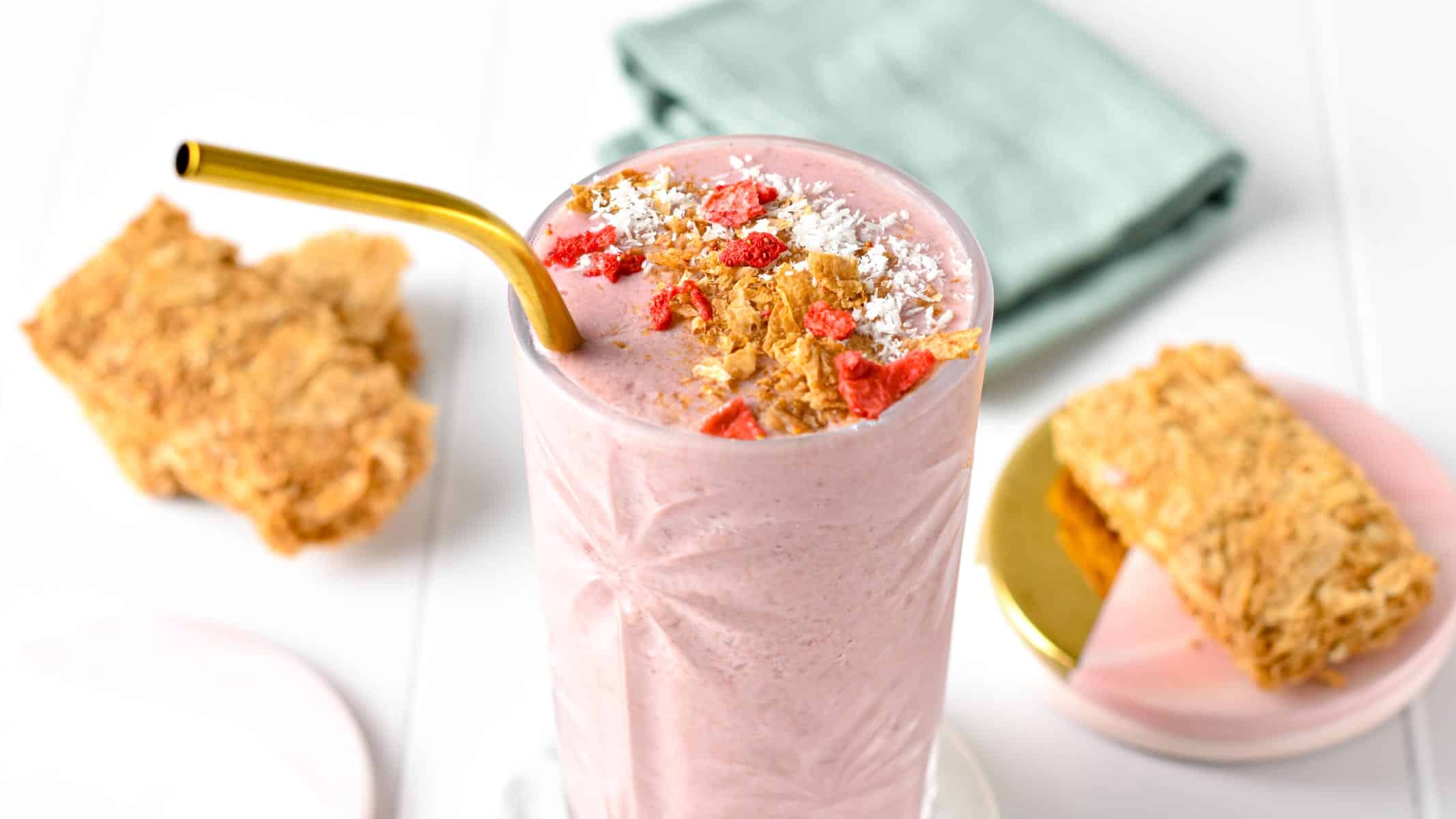 This WeetBix Smoothie is a delicious, thick, and creamy strawberry breakfast smoothie packed with tasty wheat biscuit flavor. It contains all you need to start the day with 8 grams of proteins and 8 grams of fiber to keep you full for hours.