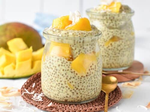 This Mango chia pudding is an easy healthy refreshing summer breakfast packed with delicious mango coconut flavor. Plus, it adds so many proteins, fiber, and vitamins to your morning that it will keep you energized for hours.