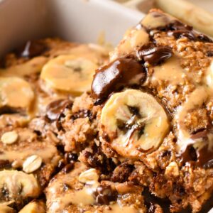 If you love banana bread for breakfast, but you are after a healthier version try these baked oats made with healthy ingredients. It tastes like your favorite banana bread but is packed with fiber, proteins, and no refined sugar needed.
