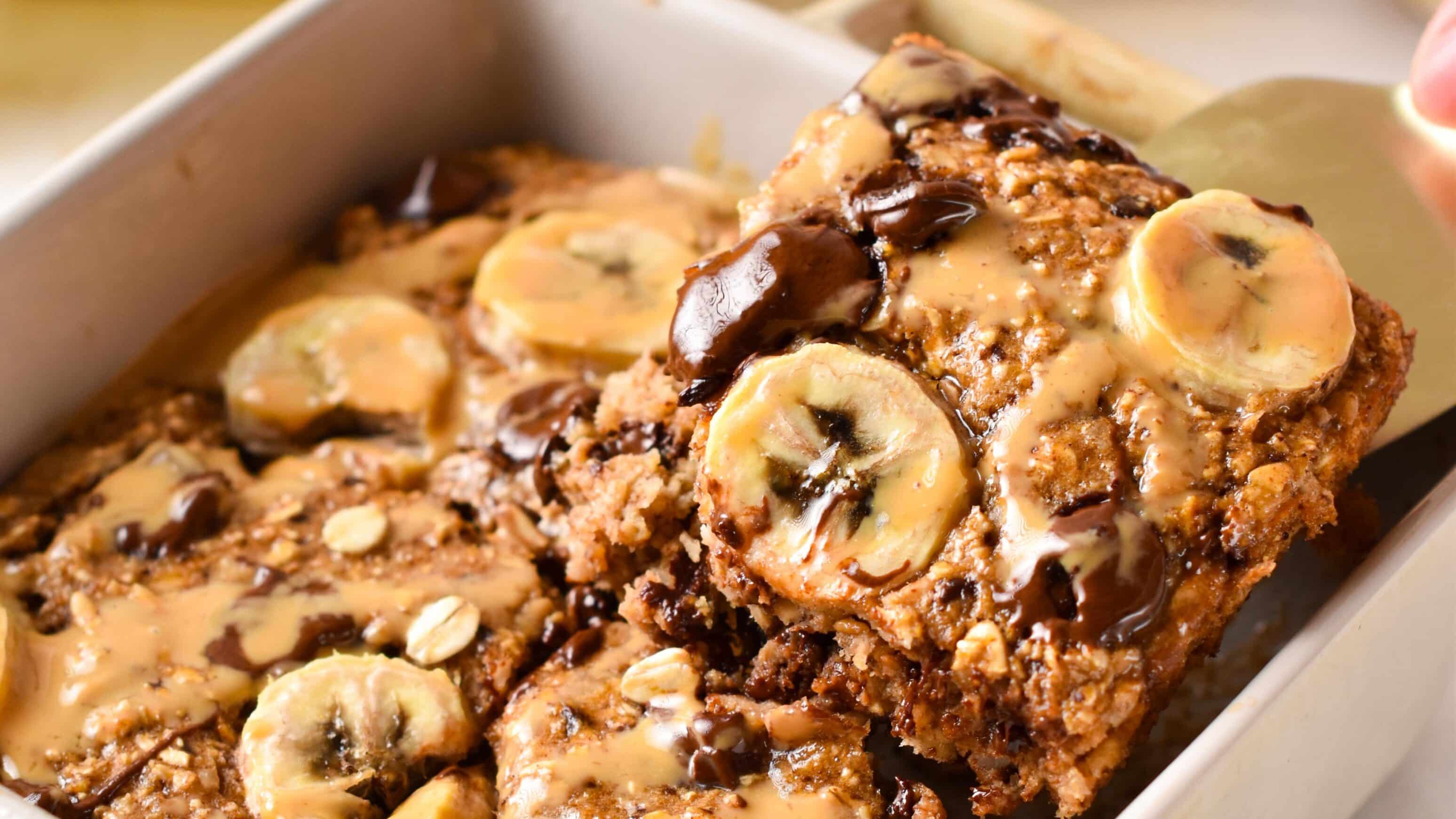 If you love banana bread for breakfast, but you are after a healthier version try these baked oats made with healthy ingredients. It tastes like your favorite banana bread but is packed with fiber, proteins, and no refined sugar needed.