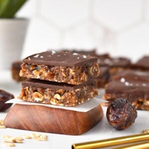 These healthy date bars are the most healthy sweet treat ever, packed with fiber, vitamins, and antioxidants