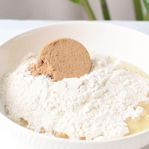 Add the dry ingredients to the mashed bananas.