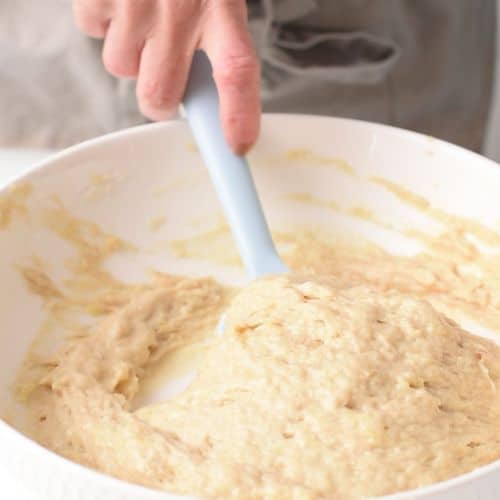 Combine the batter with a spatula.