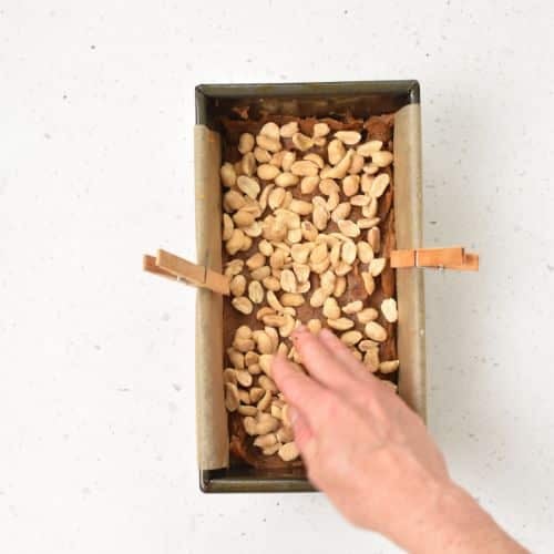Adding peanuts to the caramel.